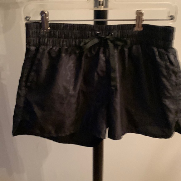 Zyia shorts Black size med pockets on each side - Picture 1 of 3